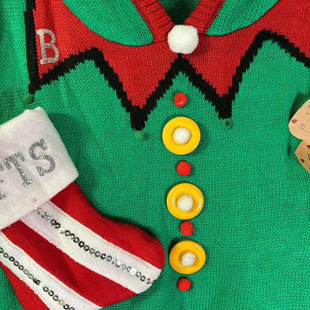 Very detailed Christmas sweater! - Picture 3 of 8